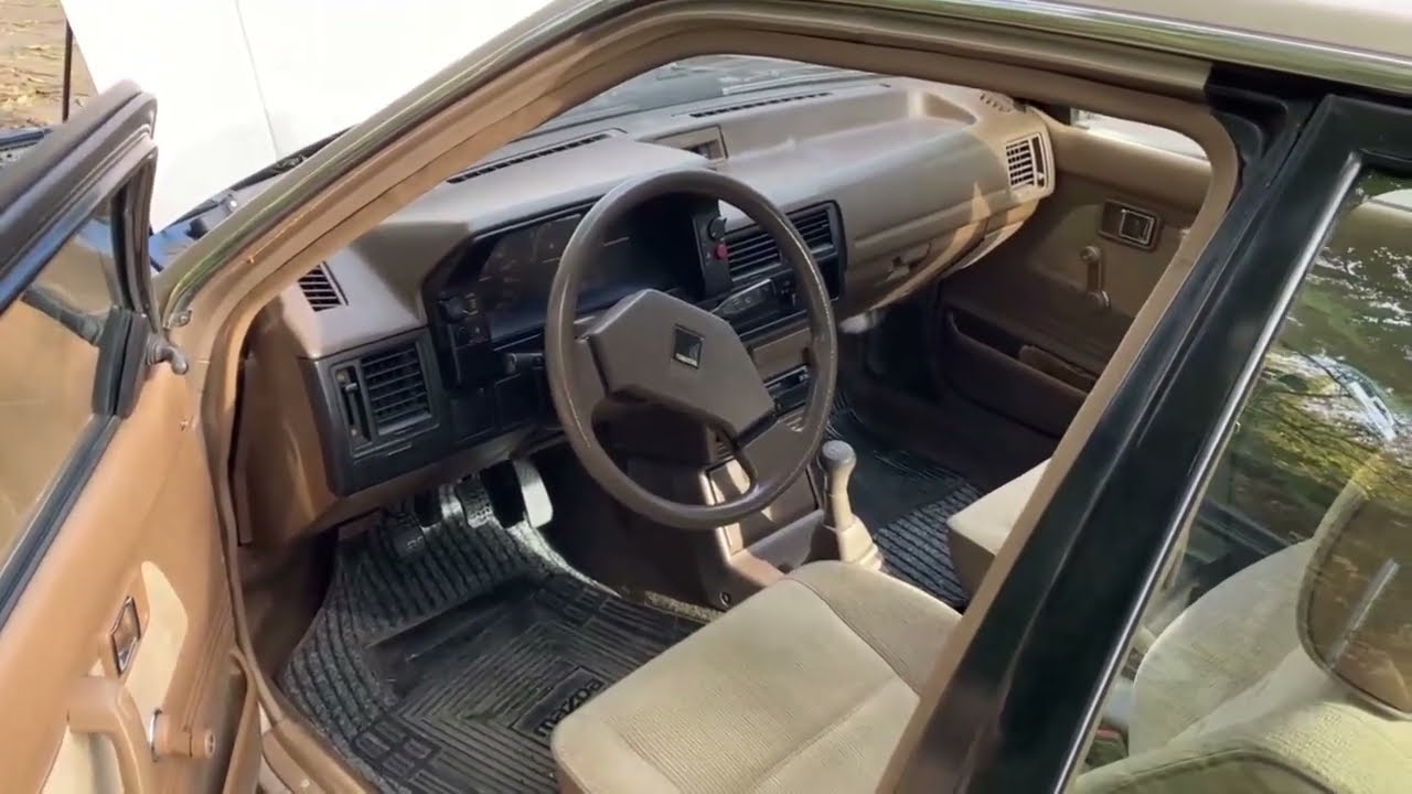 Mazda 323 BF sedan bemutató