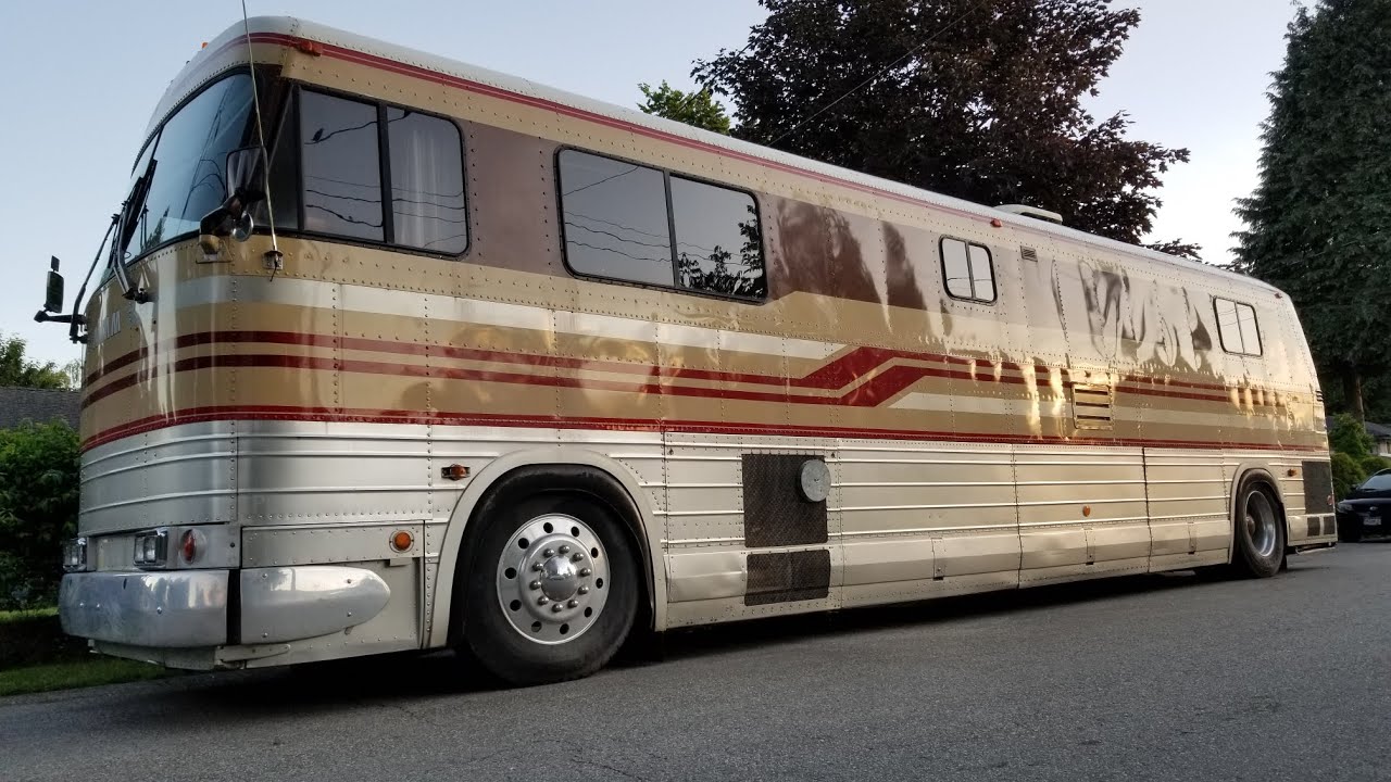🇨🇦 FOR SALE! 1973 GMC 4905 Bus Conversion. Professional Build!