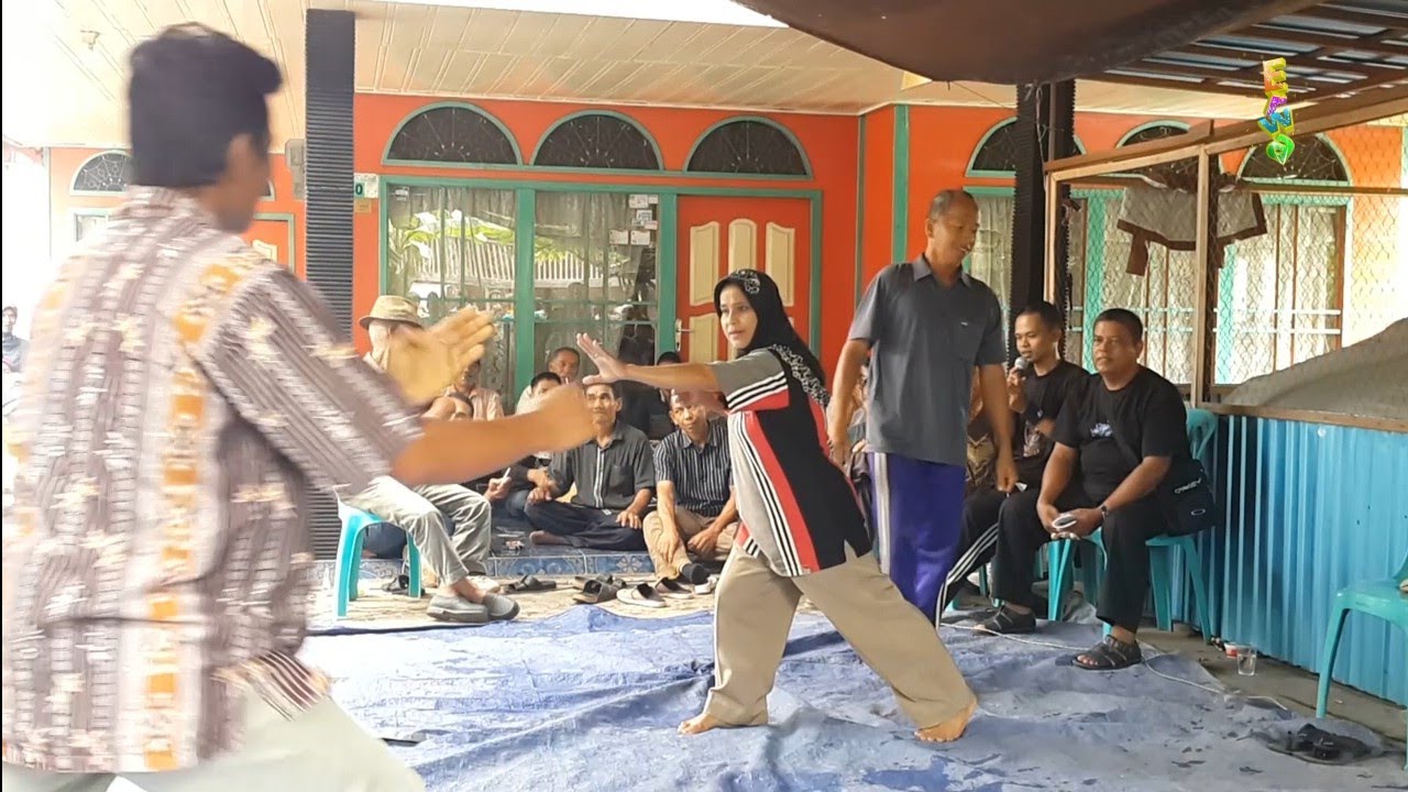 Emak Emak ini Hajar Pesilat dengan Jurus Kuntau