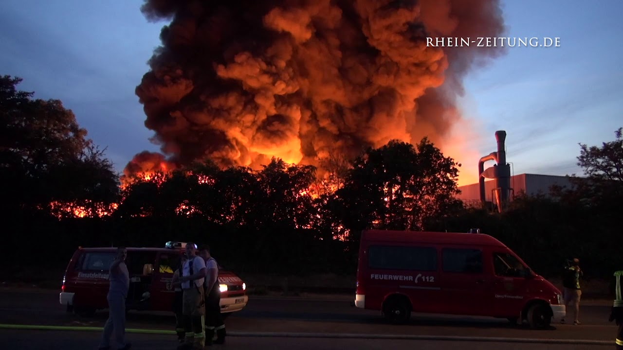 Großbrand in Diezer Recyclingfirma im Rhein-Lahn-Kreis