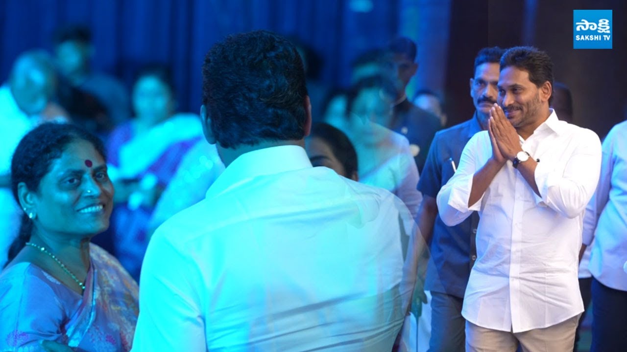 YS Jagan Attend the Wedding Reception of Sunil Reddy's Son | @SakshiTVLIVE