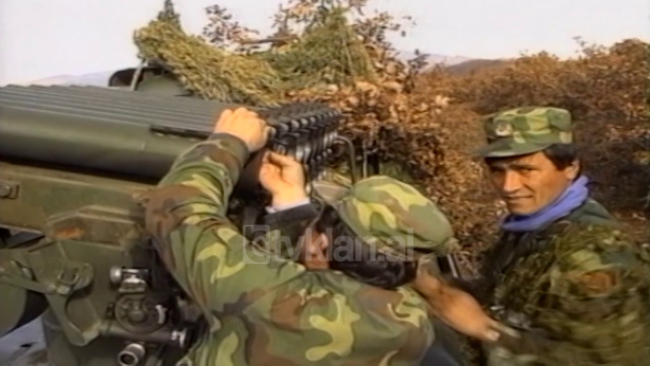 Ministria e Mbrojtjes organizon stervitjen ushtarake “Rreshen 2000” - (8 Dhjetor 2000)