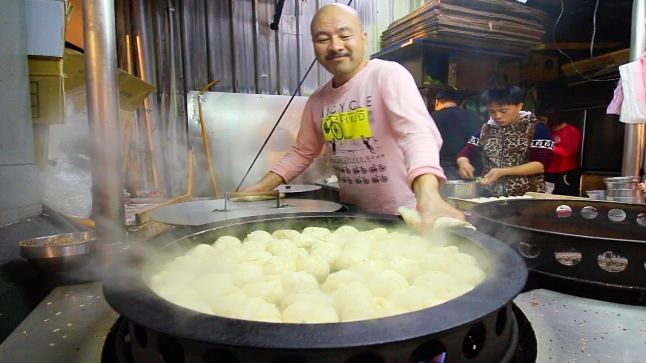 Taiwan Street Food - DUMPLING HEAVEN at Taipei's BEST Night Market: Tonghua STREET FOOD in Taiwan