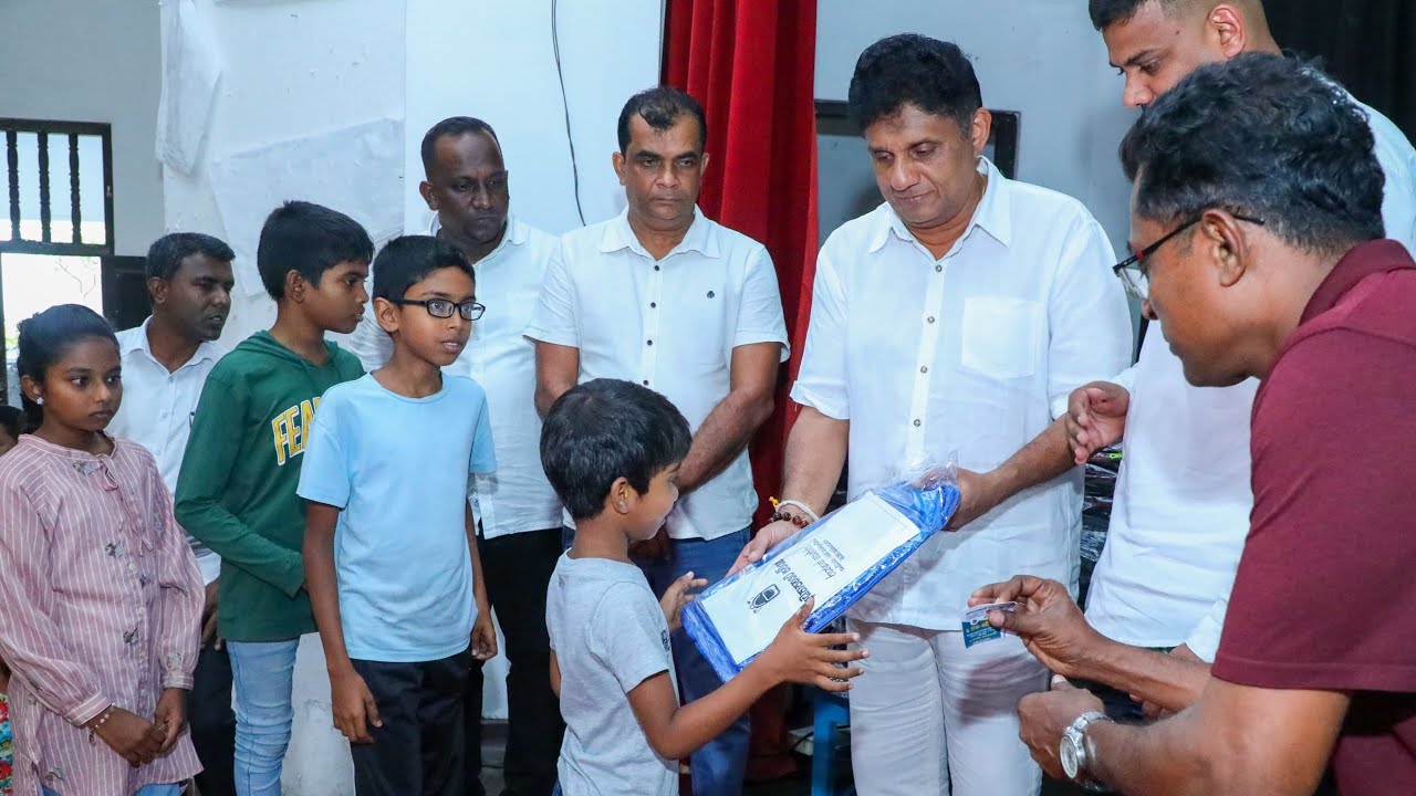 රටේ කර්මාන්තශාලා වැසී දහස් ගණනින් රැකියා අහිමි වන විටරජය ආගමික නායකයන්ට අපහාස කරමින් සිටිනවා.