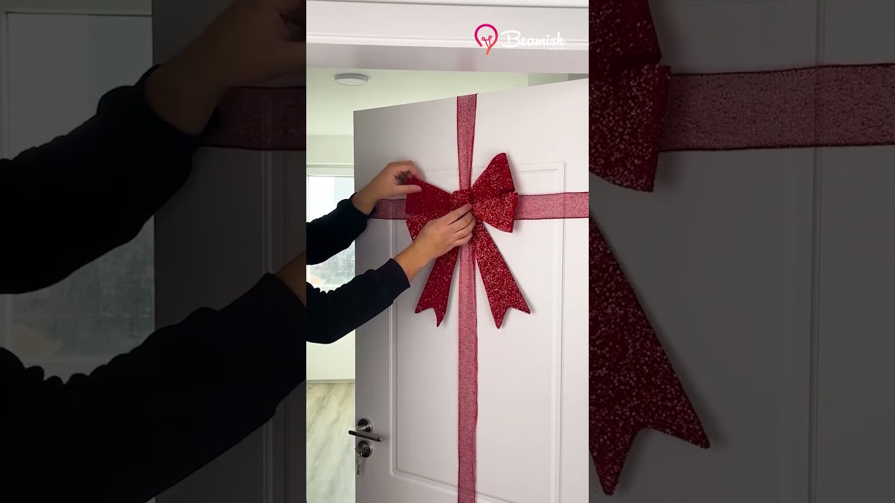 Welcome Guests with This Christmas Door Decor #welcome #guests #decor #door