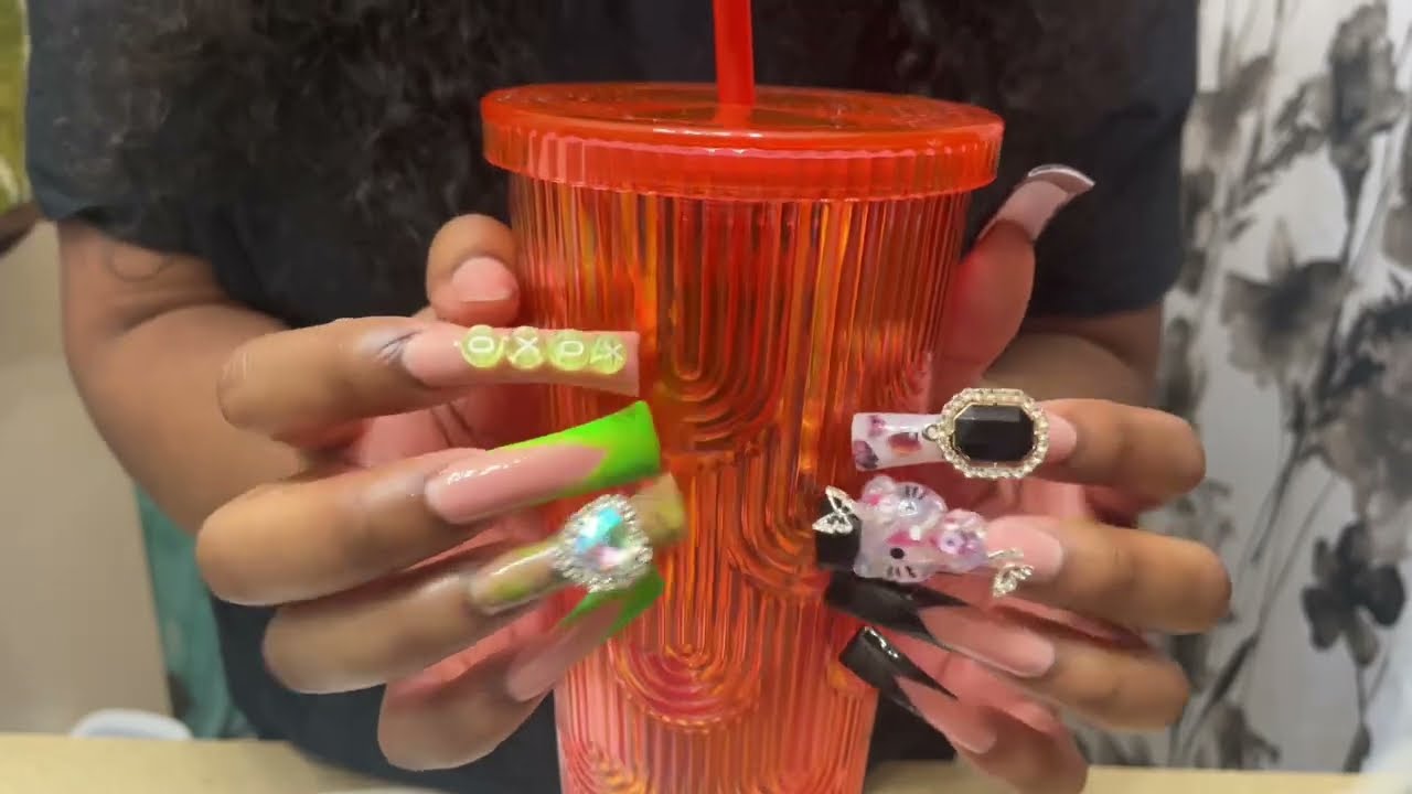 asmr with long nails | tapping & scratching 💅🏽