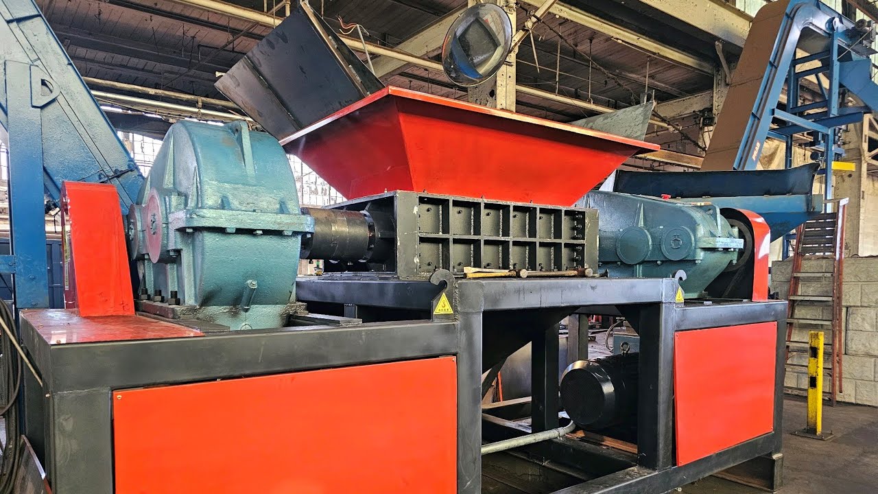 High Tooth-Count Hook Shear Shredder Shreds Steel Turnings and Copper Wiring