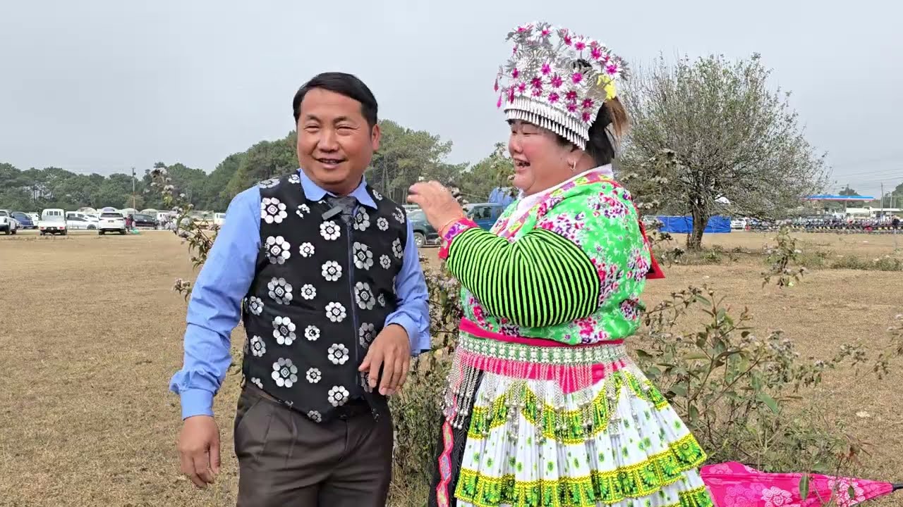 Pov Muas thiab ab nplaim kwv txhiaj plees muaj zoo phiaj tsis muaj zoo phom