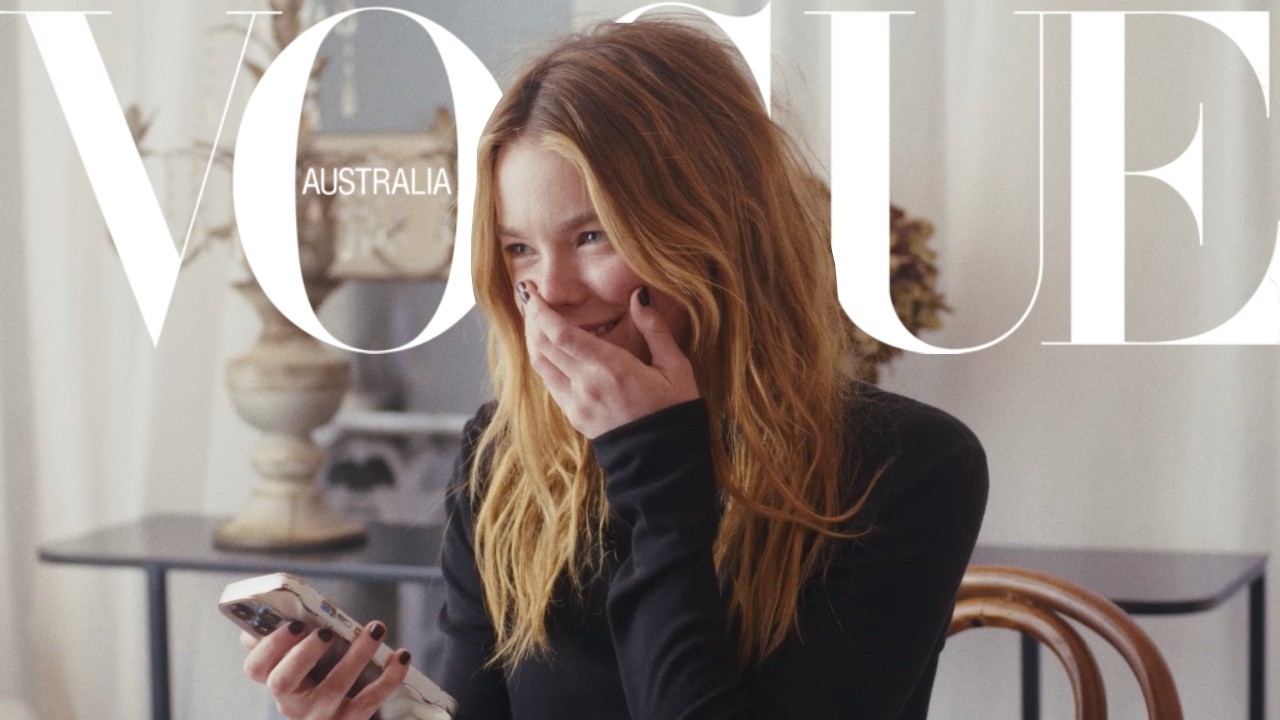 Милли Олкок играет в &laquo;Что в моем телефоне?&raquo; с Vogue Australia