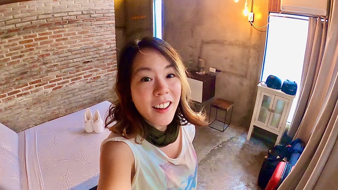 $29 USD Hostel room tour 19 m² deluxe Flying Fish Dumaguete 🇵🇭 Filipino Solo Traveller Philippines
