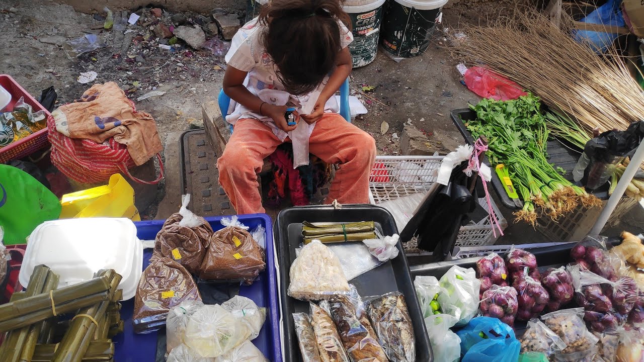 PASAR PEKAN SEMPORNA SABAH BERMACAM MACAM JUALAN ADA