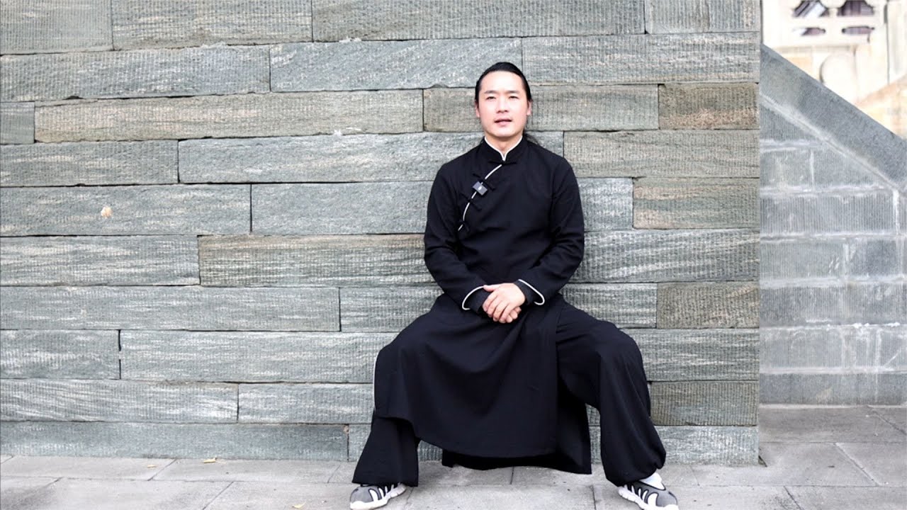 靠墻馬步蹲，人老腿部肌肉先老，如何練習全身肌肉，和凌云一起學