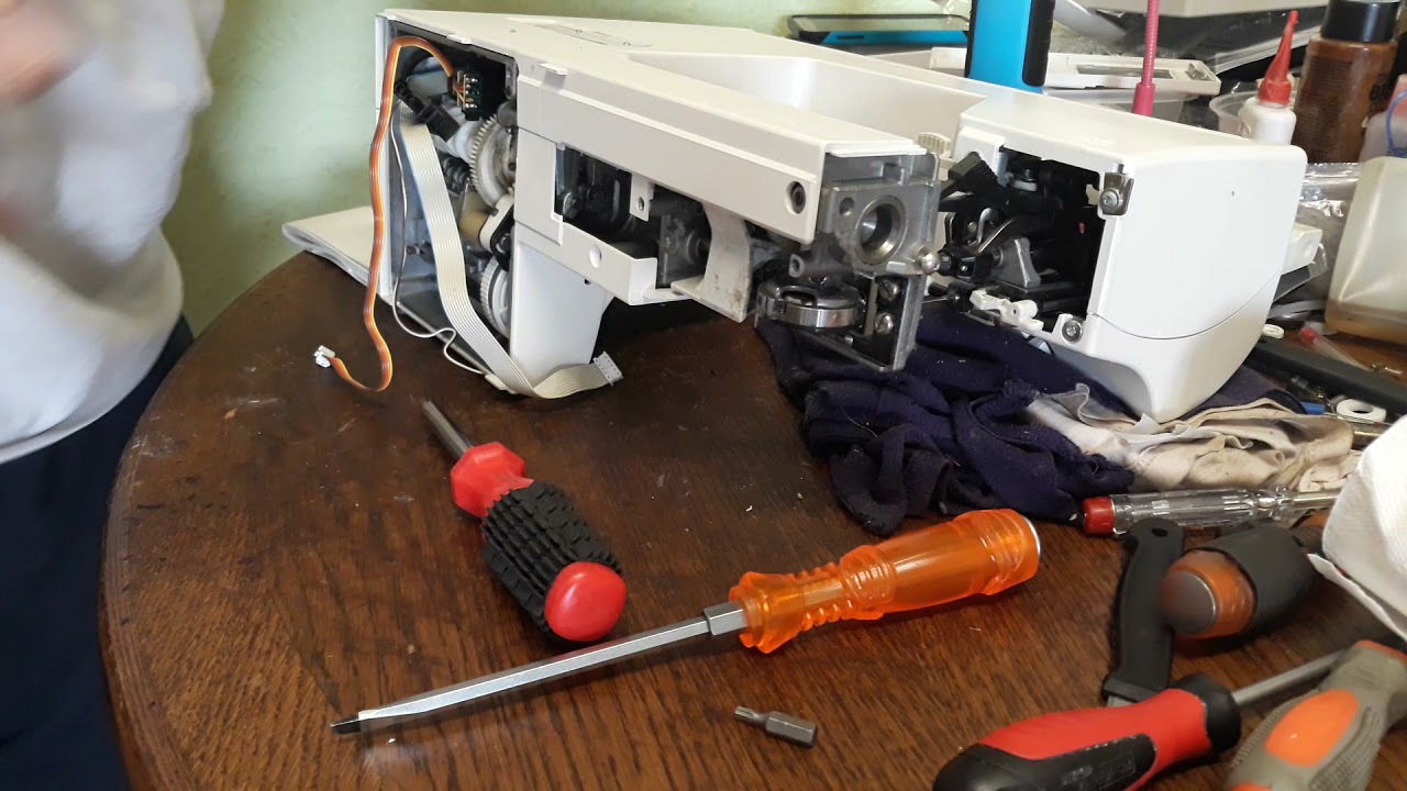PFAFF Nähmaschine - Model 6230 tiptronic - Maschine ausbauen فك الهيكل الخارجي