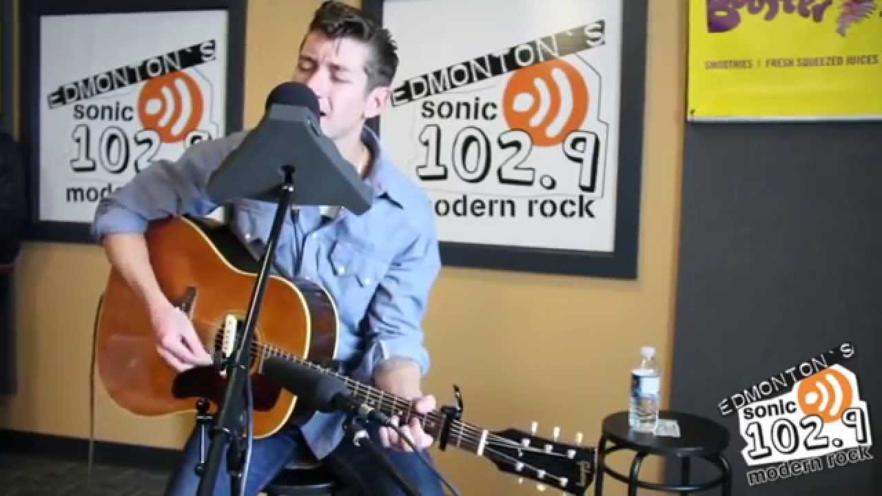 Arctic Monkeys - Love Is A Laserquest (subtitulada)