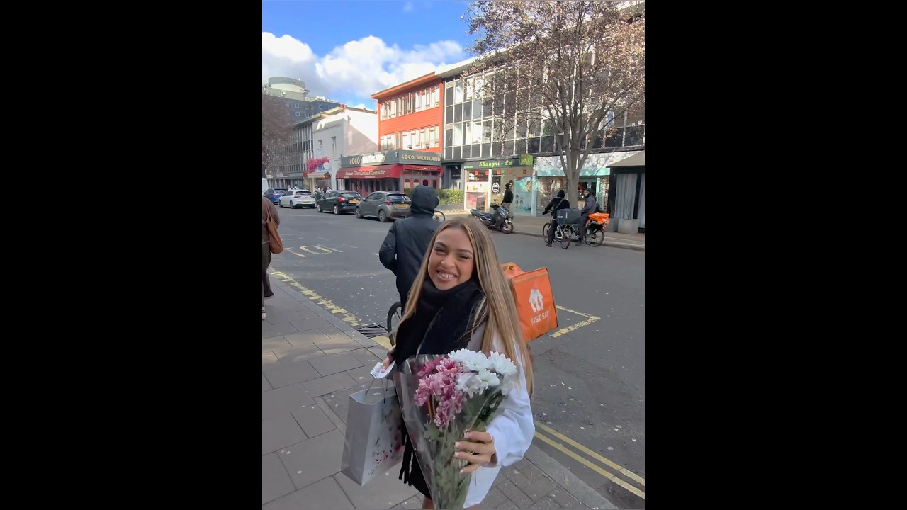GIVING WOMEN FLOWERS ON VALENTINES DAY 🌹    #valentinesday  #ValentinesDay2026 #valentine