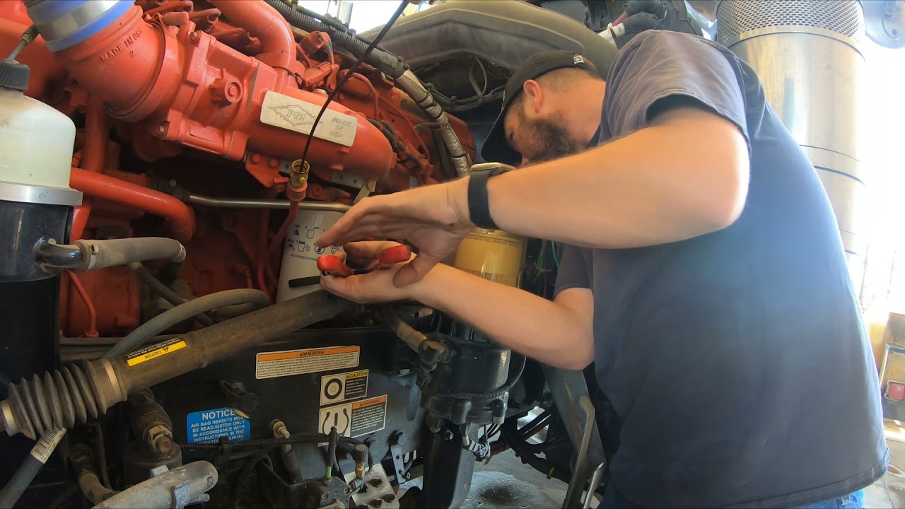 Cummins X15 Oil Change in a 2019 Peterbilt 389