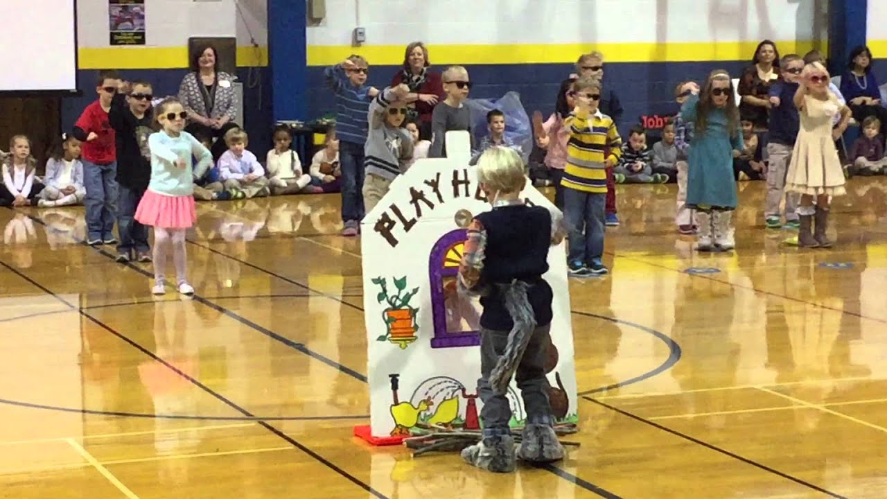 3 Little Pigs Kindergarten Skit and Dance