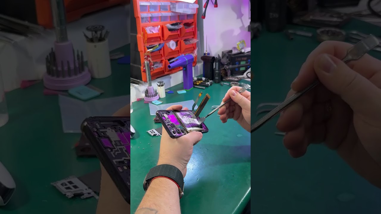 Samsung S22 Вздулся Аккумулятор и Разбил Крышку!  #ремонтсвоимируками #samsungs22 #samsung