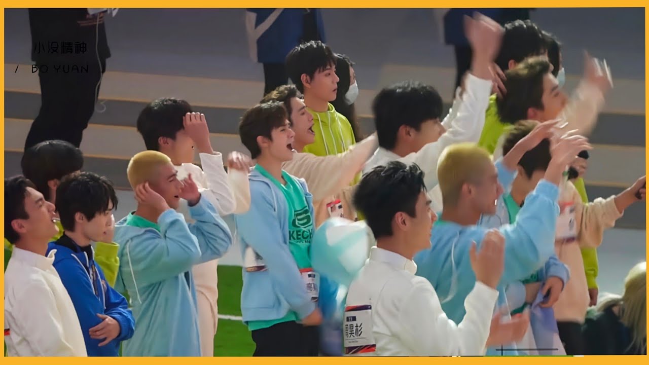 [Super Novae Games 超新星运动会 ] INTO1 Reaction to Santa Freestyle Street Dance