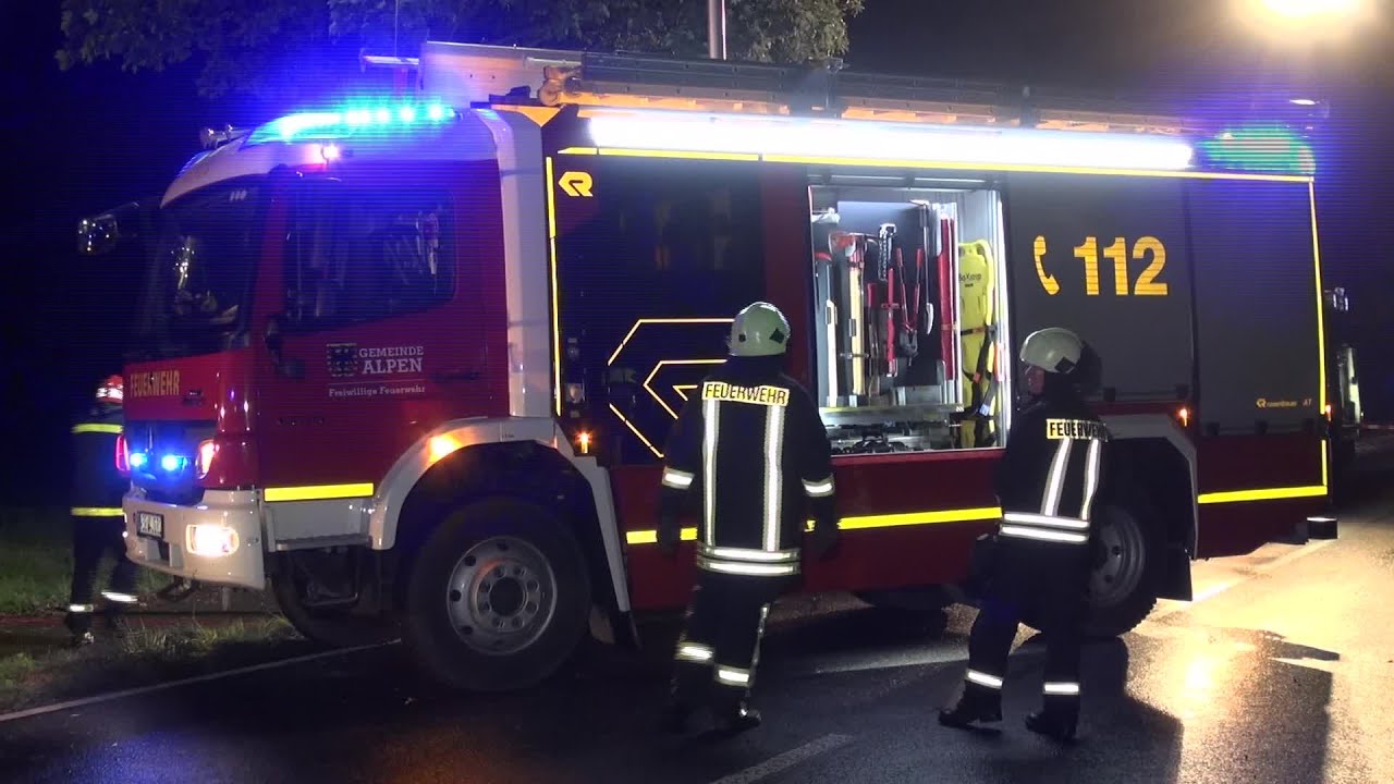 [T&Ouml;DLICHER FRONTALUNFALL] - Horrorunfall zwischen LKW & PKW - Fahrer eingeklemmt und verstorben -