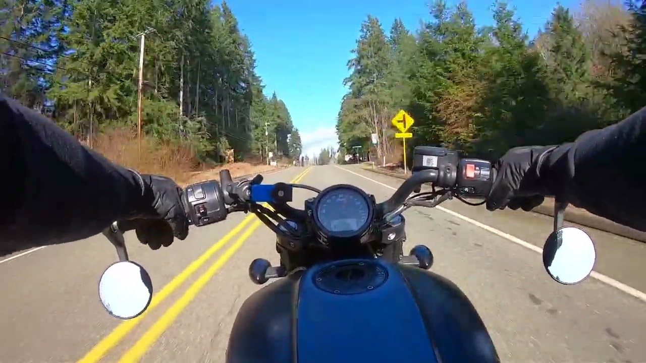 22' Indian Scout Bobber Screaming thru twisties 1st/3rd person