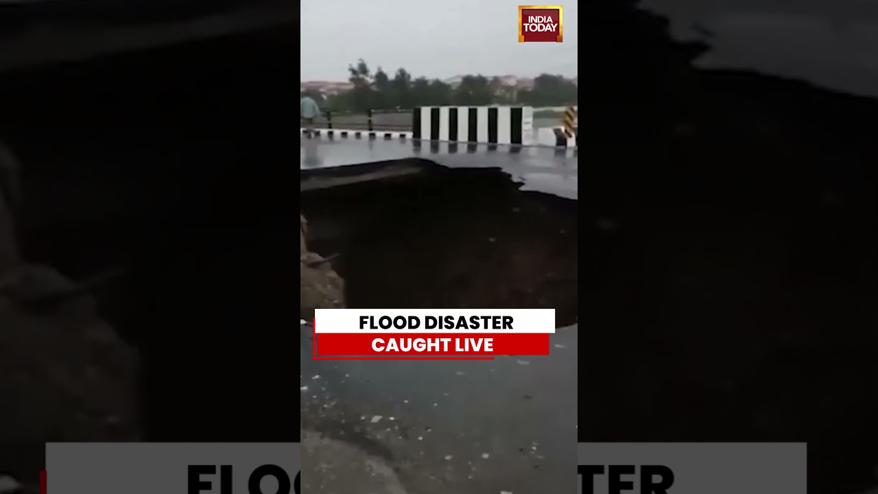 FLOOD DISASTER CAUGHT LIVE #dehradun #rain #viralvideo #shorts