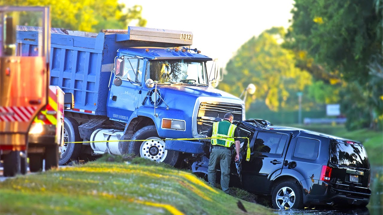 Crazy Dump Truck Gone Wrong | Truck Stuck In Muddy Roads | Terrible Truck Crash Compilation 2022