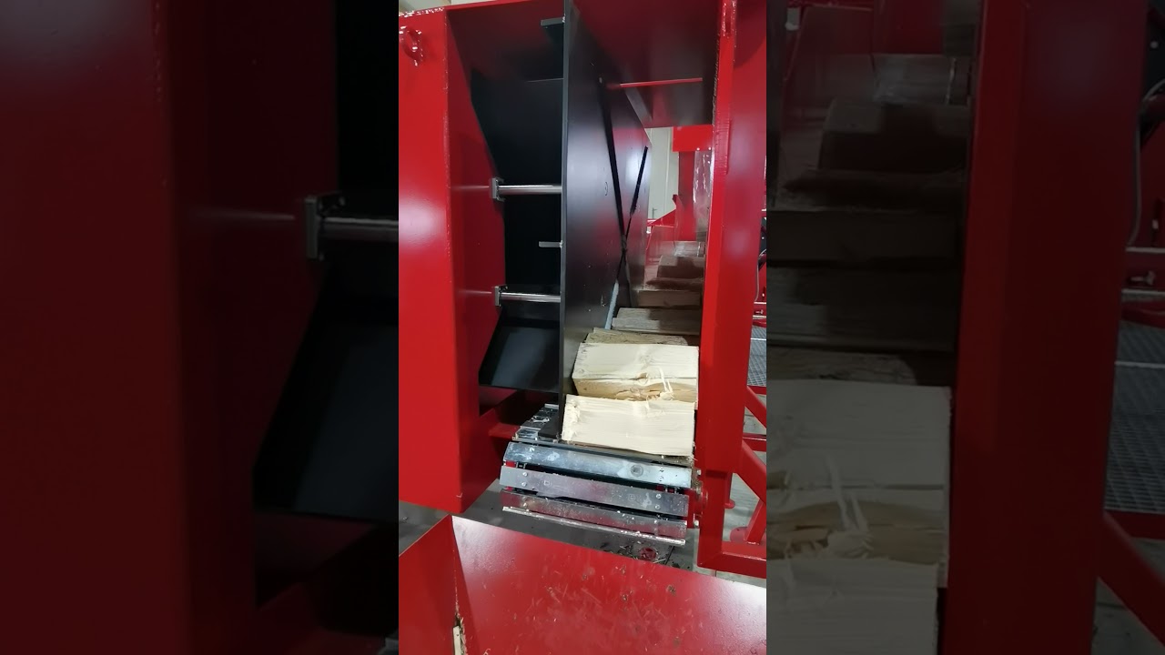 GROWI X Power Sägespaltautomat mit große Durchmesser nach Frankreich
