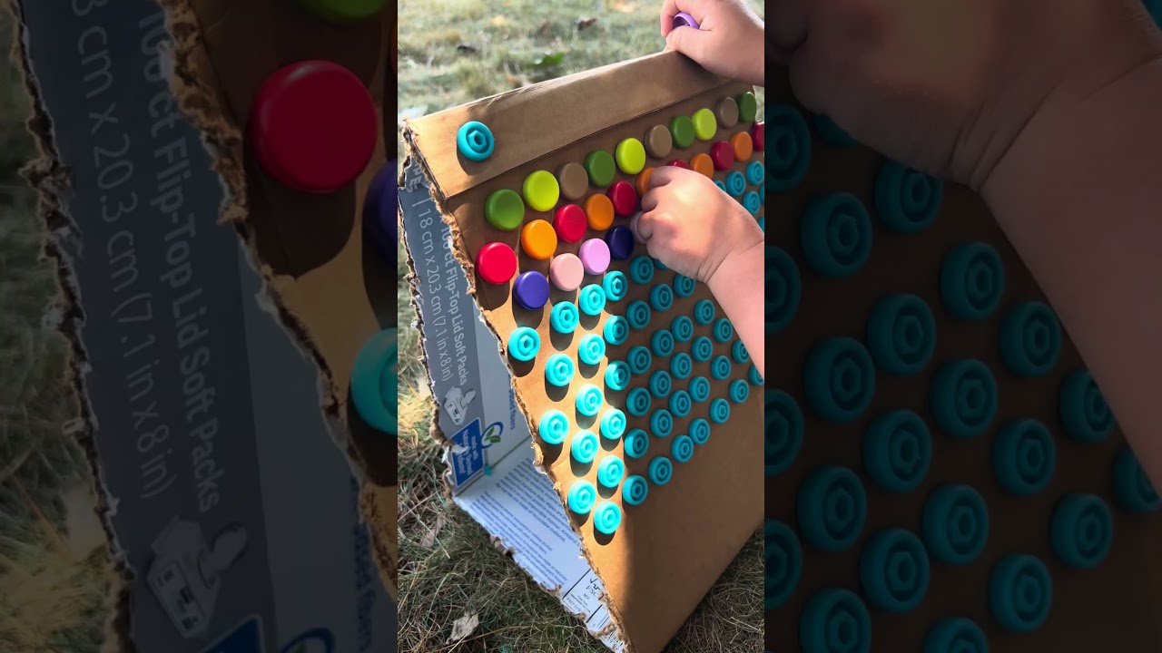 Double Sided Easel - Multipurpose toy created with cardboard and Makedo