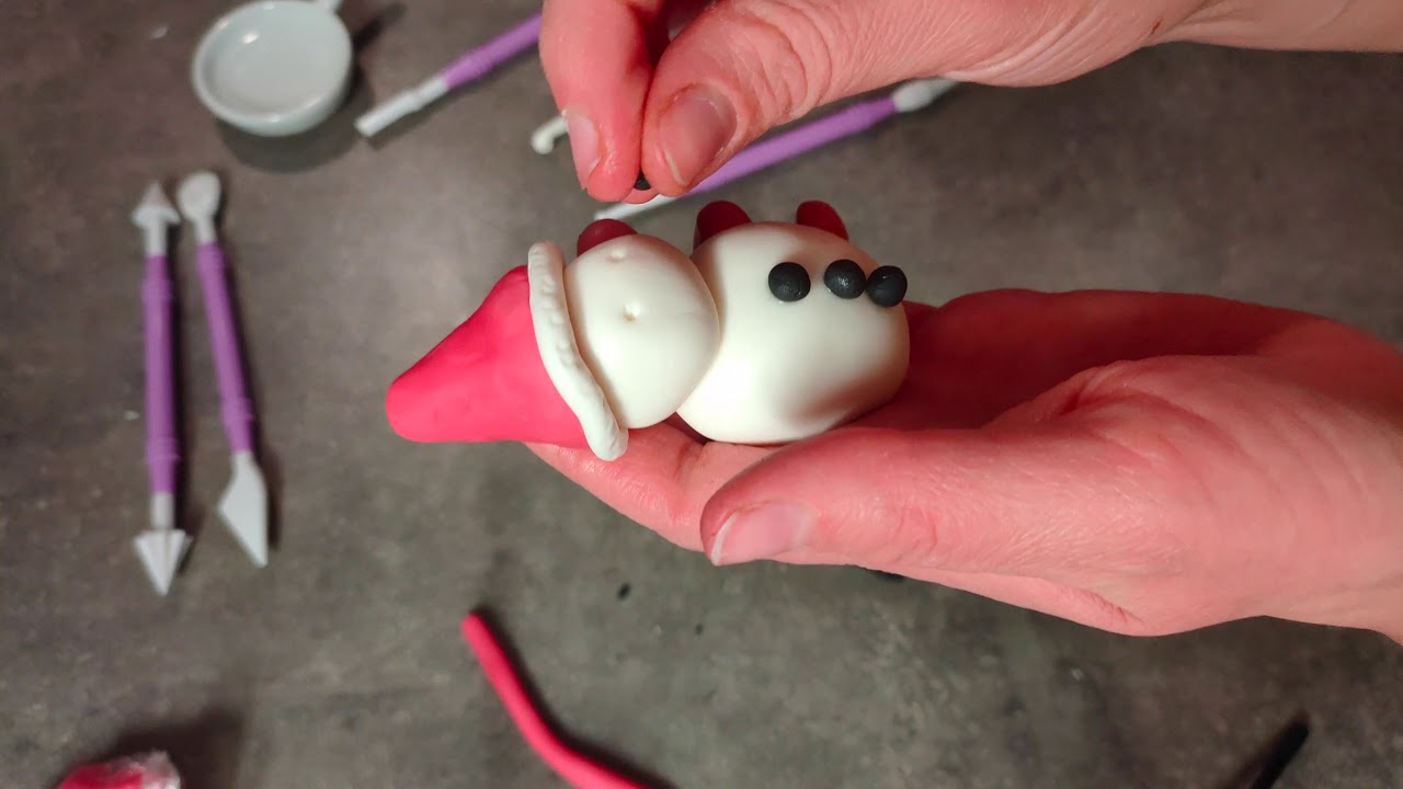 Réaliser un Bonhomme de Neige en pâte à sucre اصنع رجل ثلج من عجينة السكر