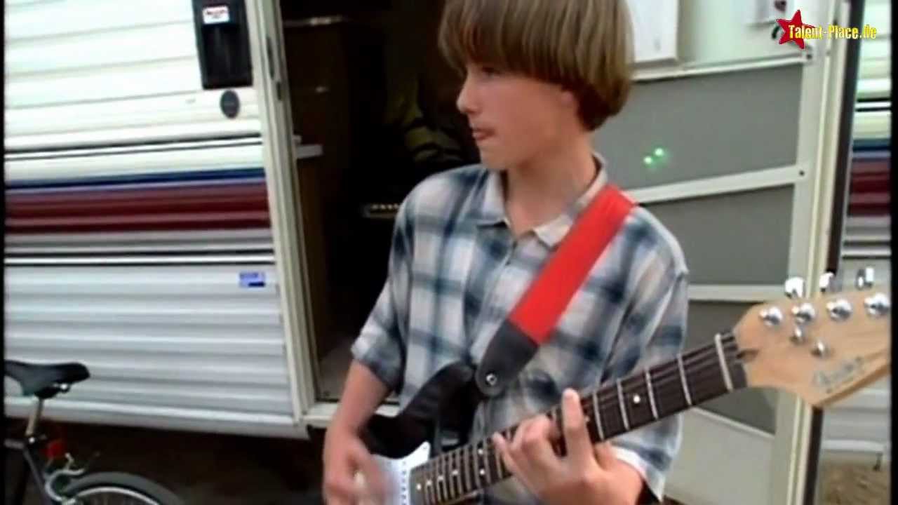 Brad Renfro plays guitar