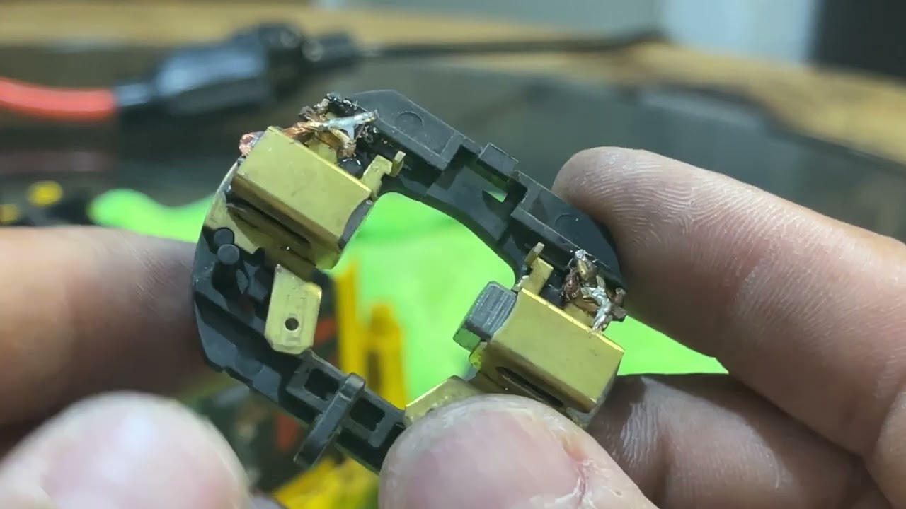 Cómo adaptar carbones genéricos y económicos  a atornillador dewalt DCF885