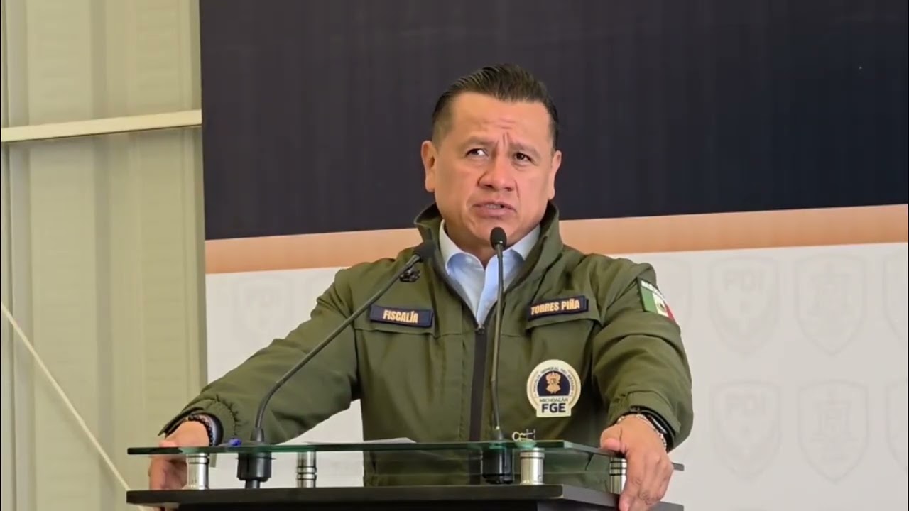 Barrag&aacute;n pide que Carlos Torres Pi&ntilde;a renuncie a la Fiscal&iacute;a si va por la elecci&oacute;n de 2027