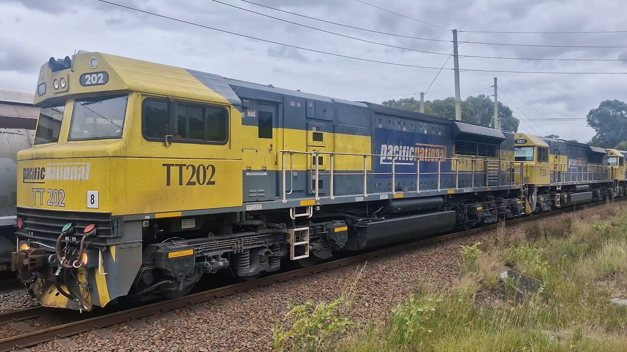 02/02/26 Pacific National Coal Train HV122 passing Thornton 