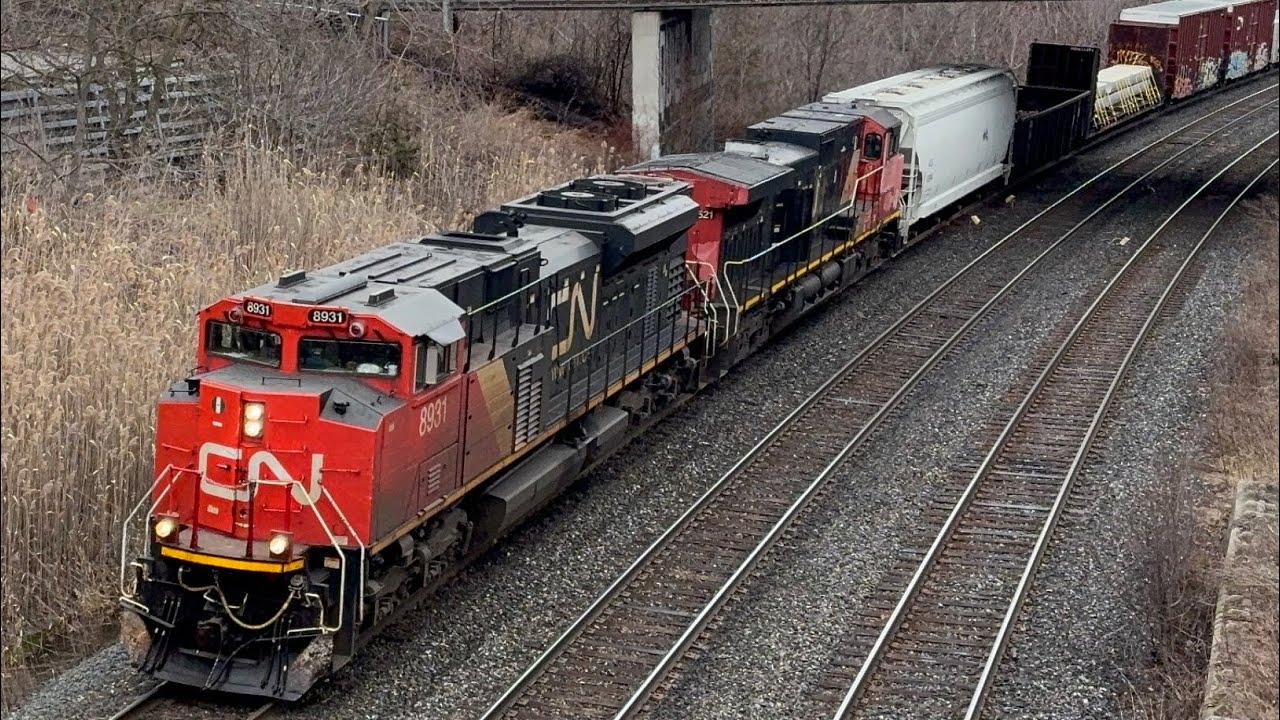 CN A425 with C44_9WL and a P5 horn on 8931 at bayview junction and a friendly crew