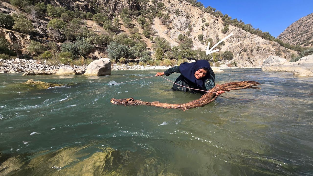The Challenges of Fishing for Esmat: A Nomadic Mother's Sacrifice by the River🎣🦈🐠