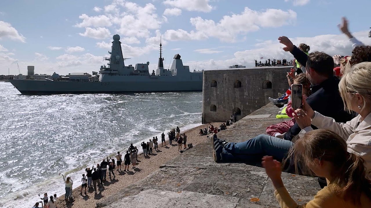 HMS Duncan sails from Portsmouth to replace HMS Diamond in the Red Sea