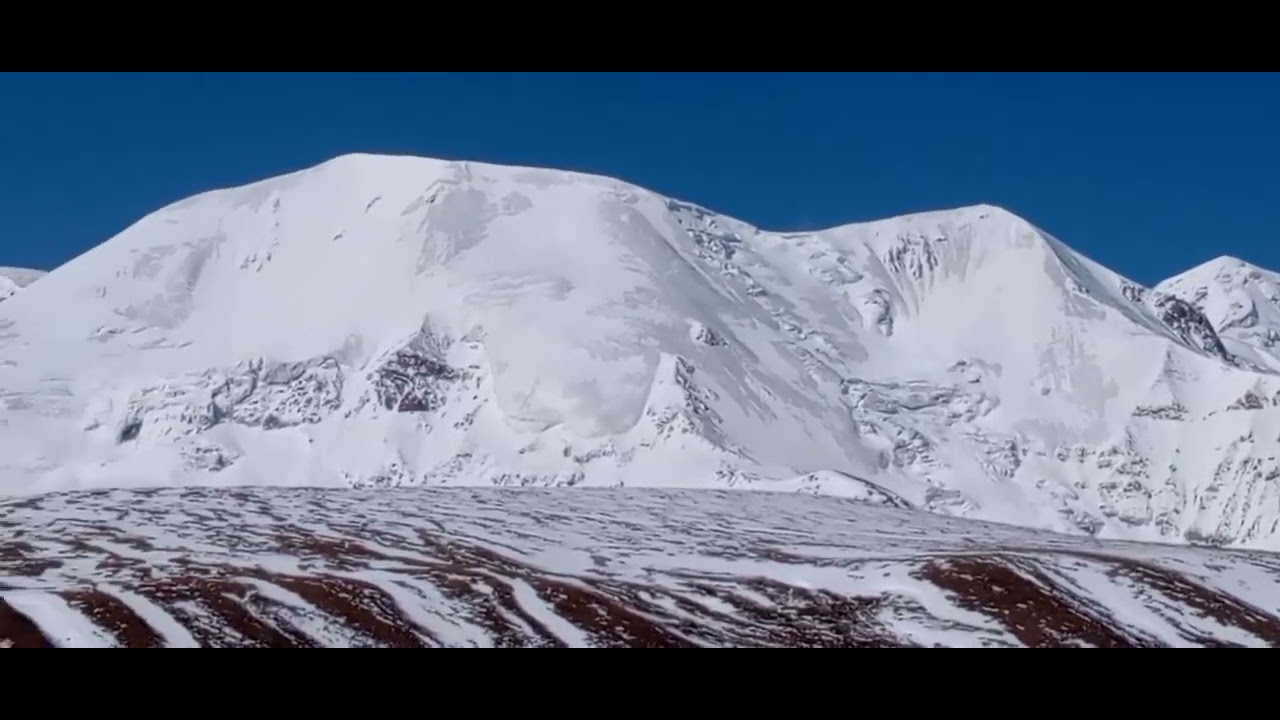 Holy Mountain Amnye Machen (6282M) of the Golok Nomads in Tibetan Area Amdo von Qinghai Province