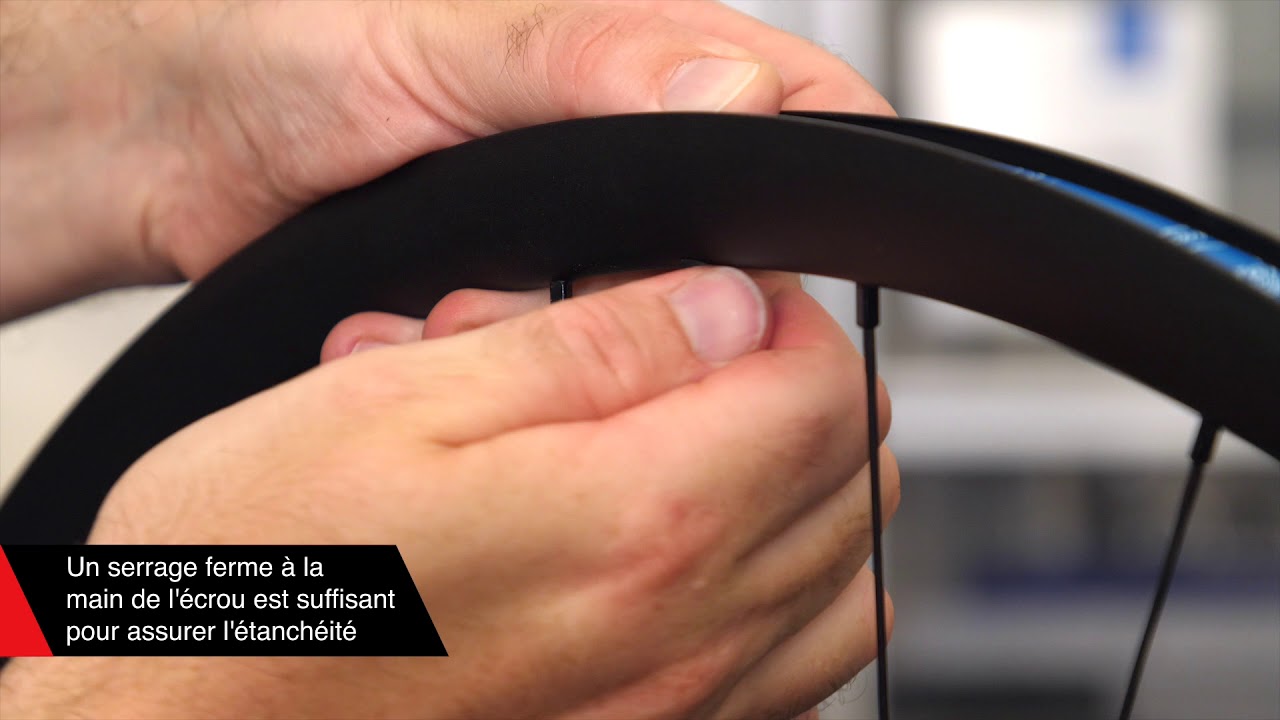 Montage du Tubeless (pneu sans chambre à air) route Schwalbe (French)