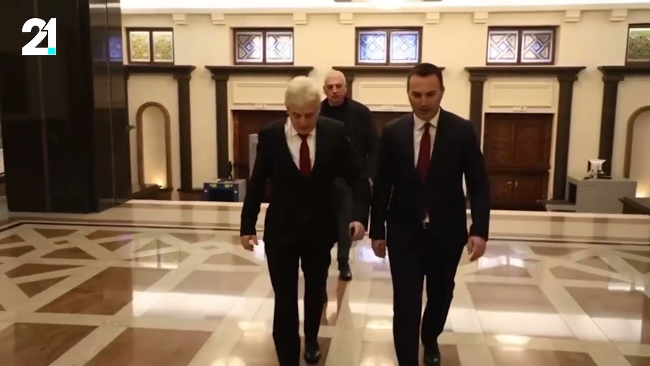 Ali Ahmeti arrin në Kuvend, pritet votimi i kryeministrit të parë shqiptar në RMV