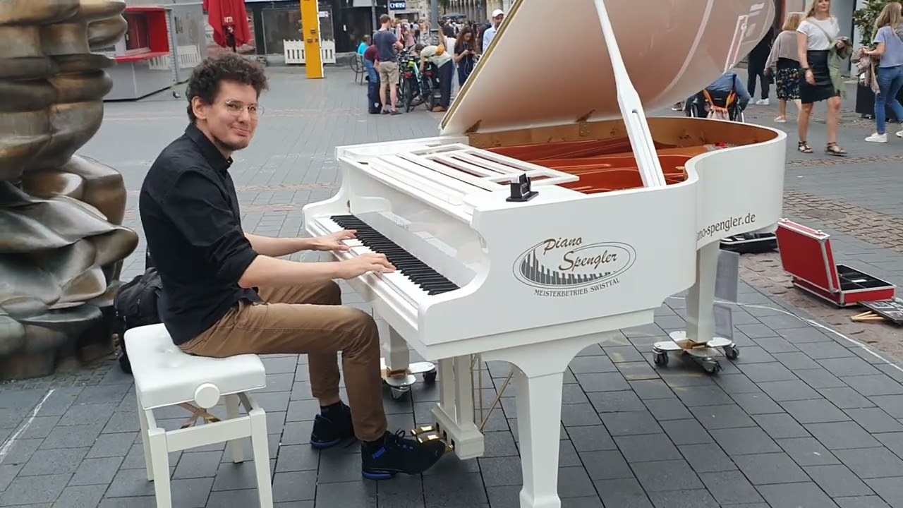 Longest Coldplay Medley played by Thomas Krüger at a Public Piano in Bonn