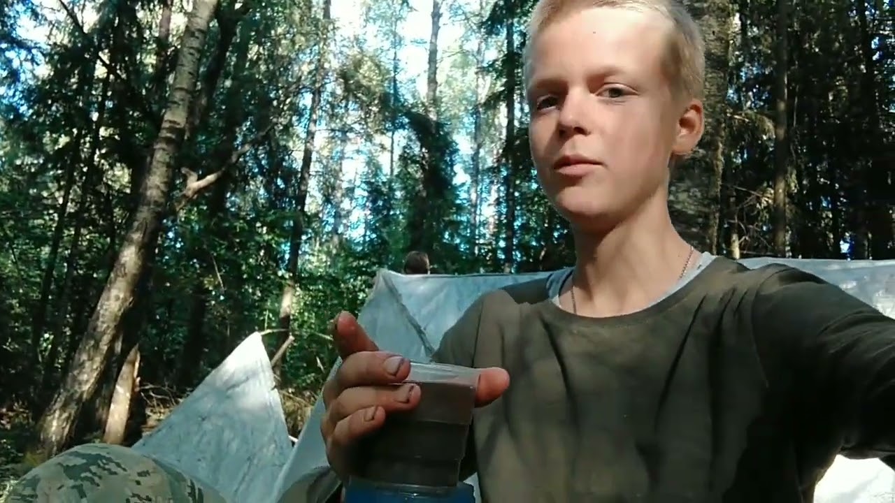 Ночёвка на землянке в дремучем лесу без родителей 😂