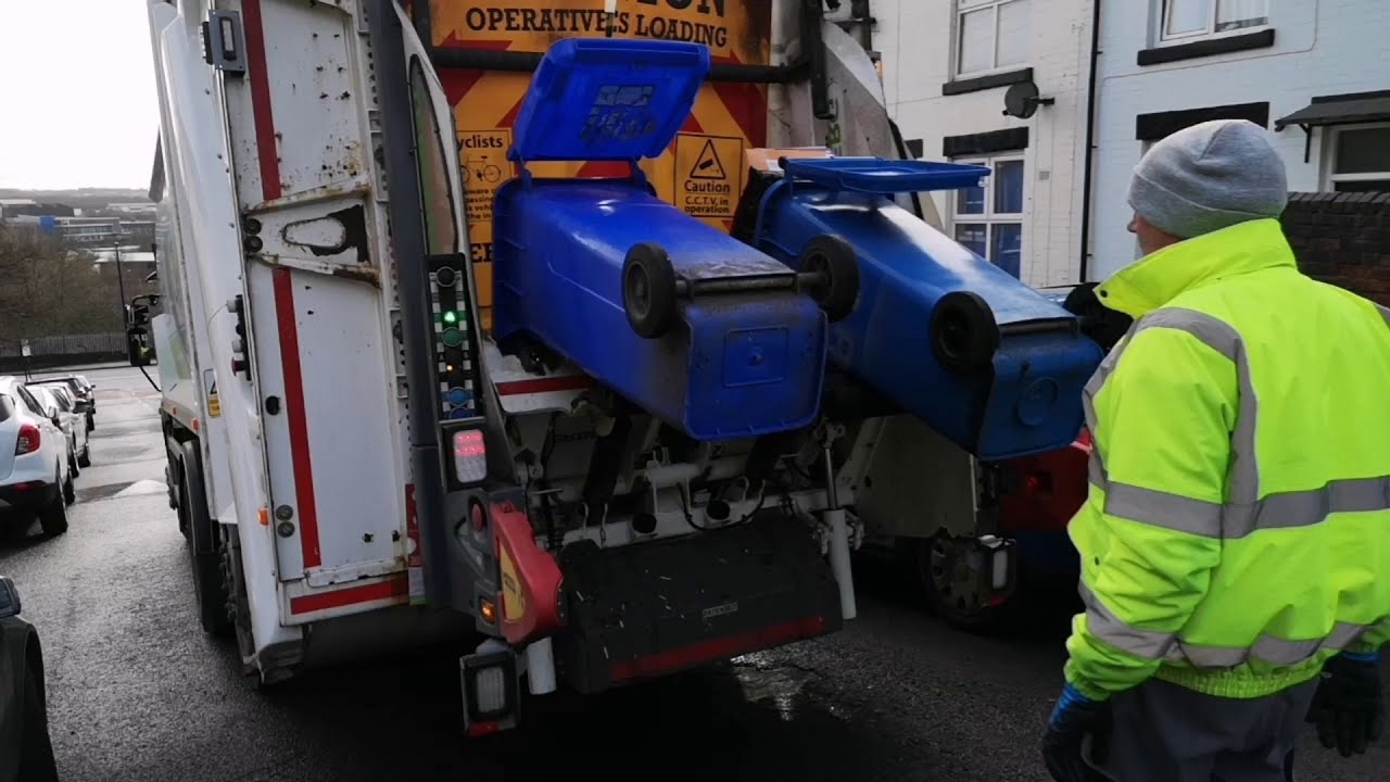 Violent lifters! Veolia Dennis Elite 6 Bin lorry, Terberg OmniDel lift