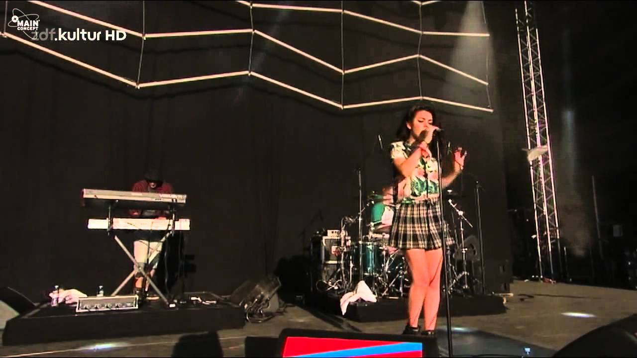 Charli XCX - Stay Away (HD live in Germany)