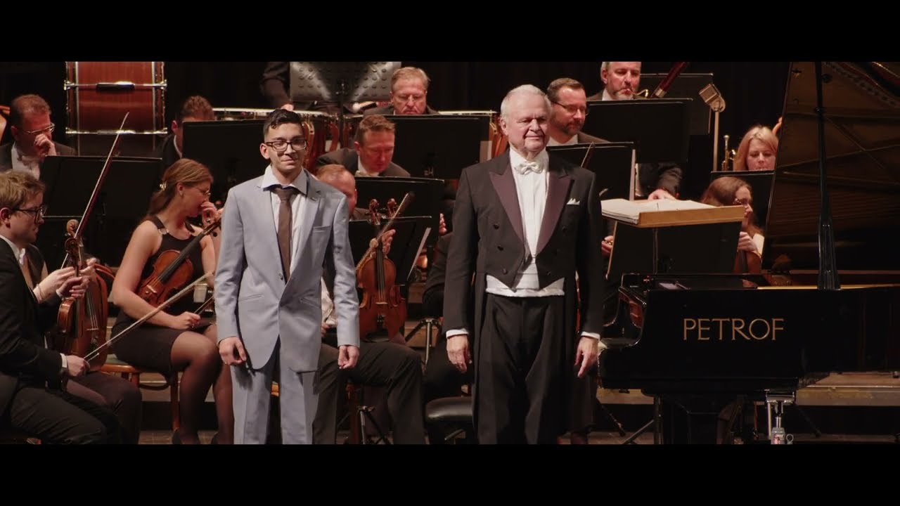 Erik Šamko   klavír   Severočeská filharmonie Teplice představuje mladé umělce Konzervatoře