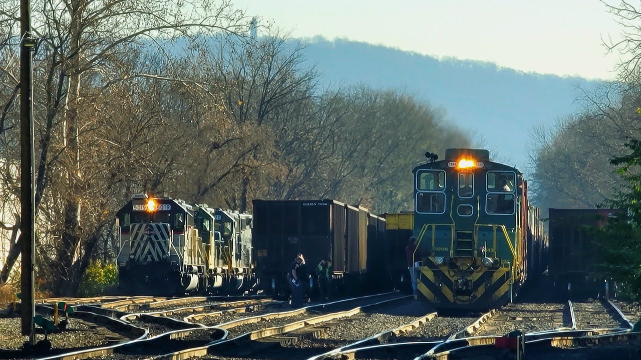 [4K]Weekday Reading & Northern Action with Yard Moves and A Chase from North Reading!