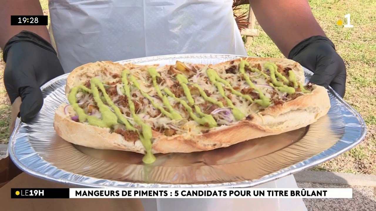 Cinq candidats se sont affrontés pour le concours du plus grand mangeur de piment à Saint-Benoit