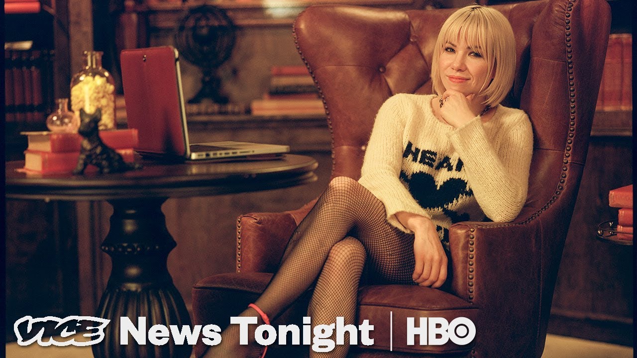Carly Rae Jepsen Fact Checks The Internet On Carly Rae Jepsen