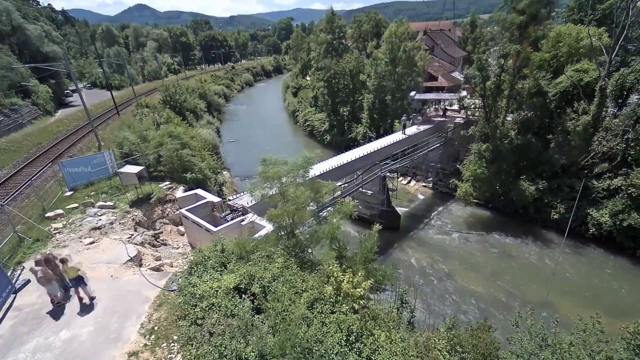 Bau der Brücke im Zeitraffer