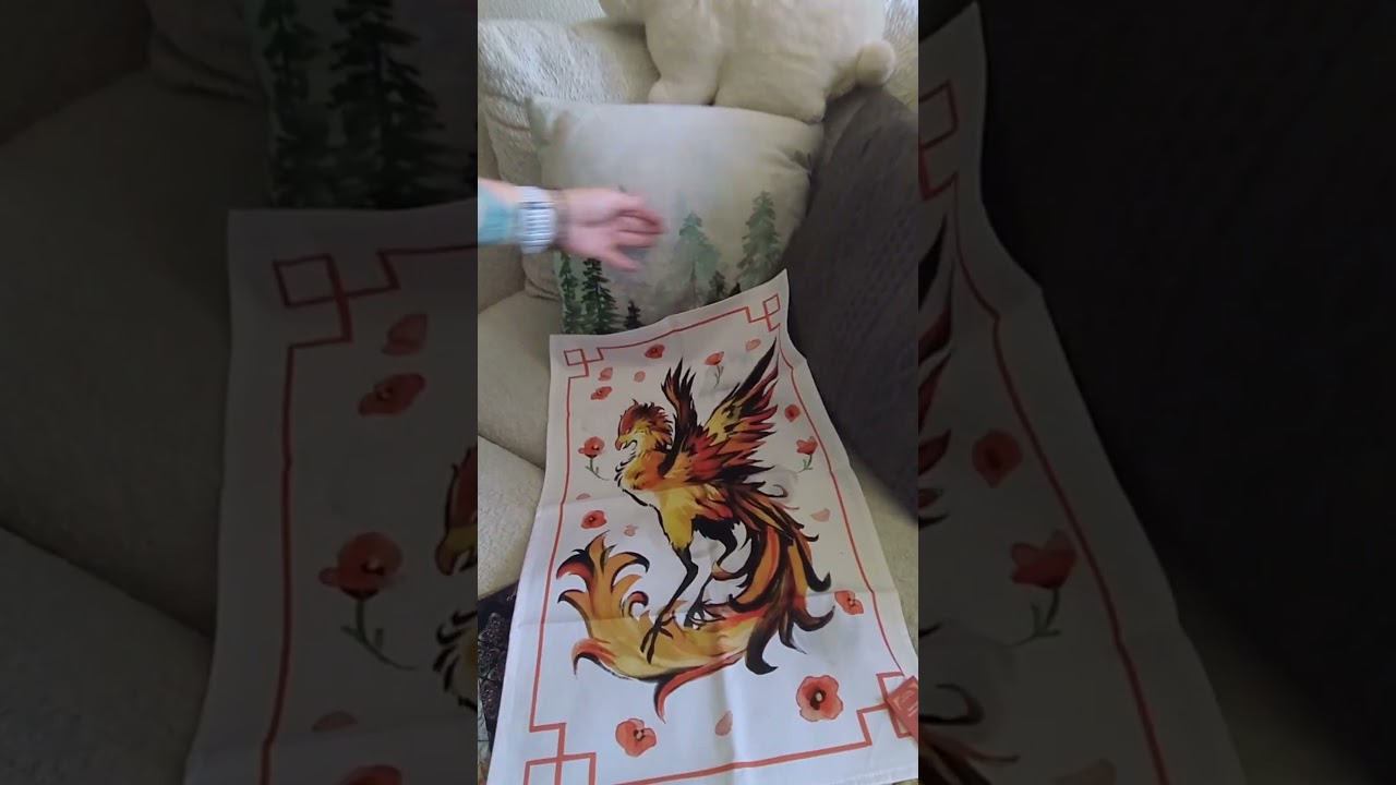 OwlCrate July UNBOXING! well it's pretty #UNBOXING #OWLCRATE #Booktube